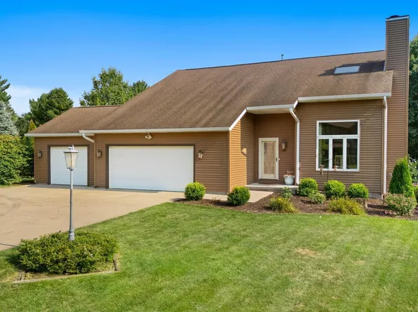 610 Bayside Cir, Metamora, IL 61548