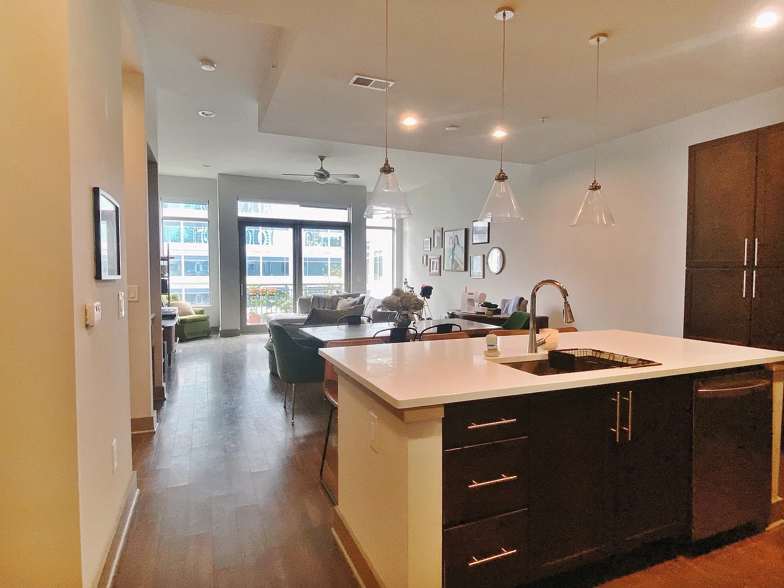 1 bed, 1.5 bath, 1368 sqft, $3,068 — Photo 2