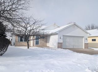 2513 Bishops Ln, Neenah, WI 54956