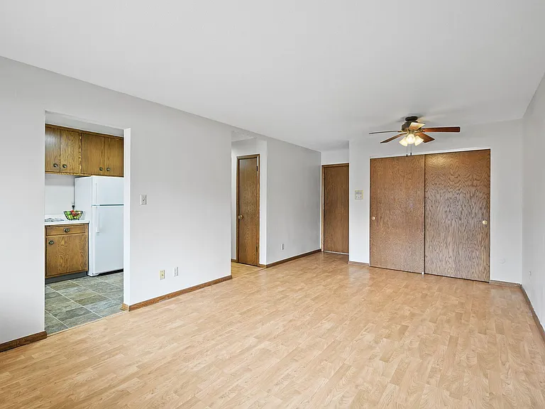 Imperial Heights Apartments — Photo 7
