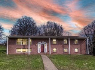 2 Hillcrest Dr, Cecil, PA 15321