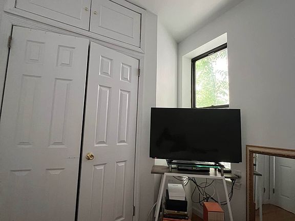 4th image of 101 W 69th St APT 3A