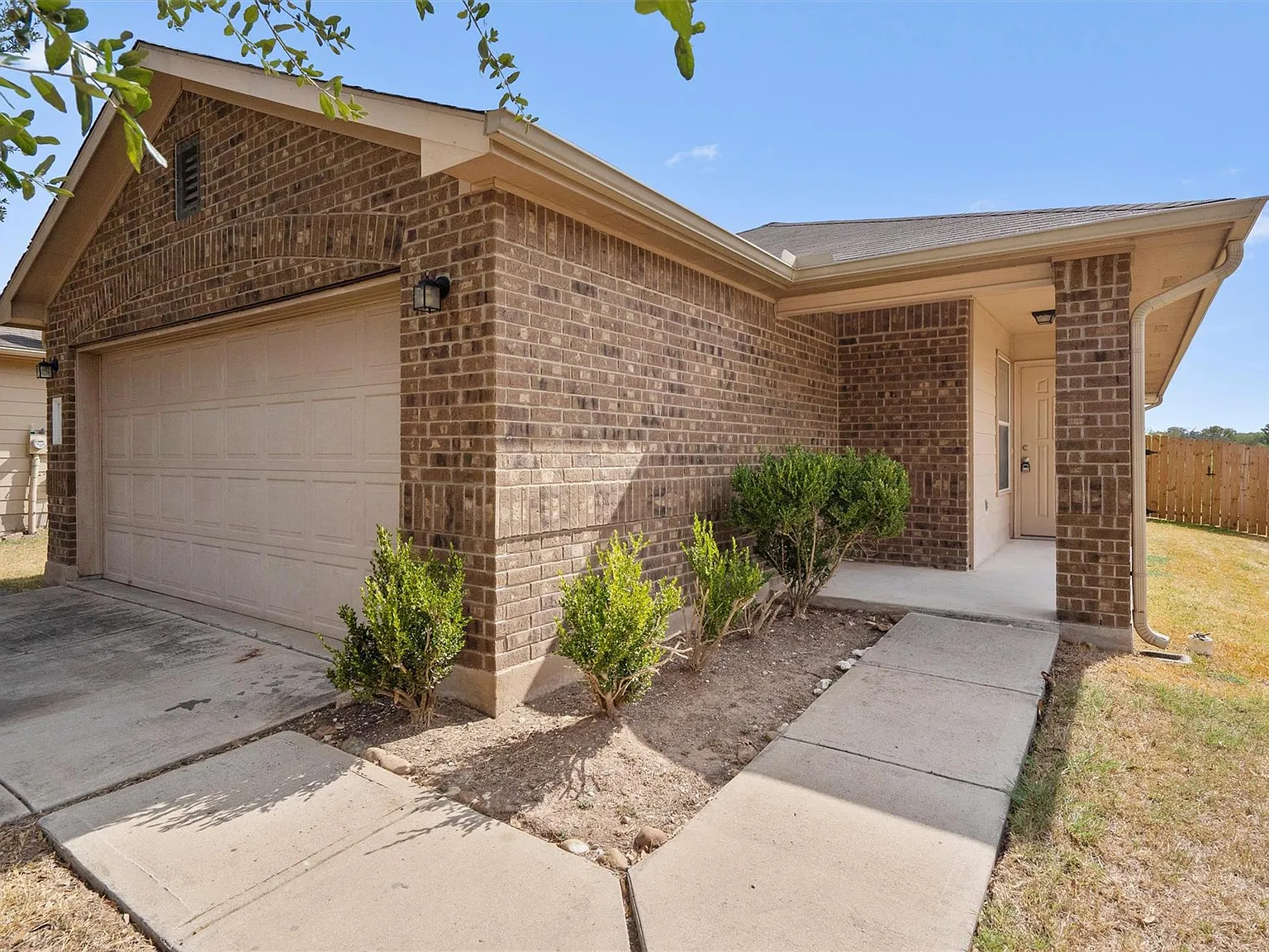 3 bed, 2.0 bath, 1203 sqft, $1,950 — Photo 2