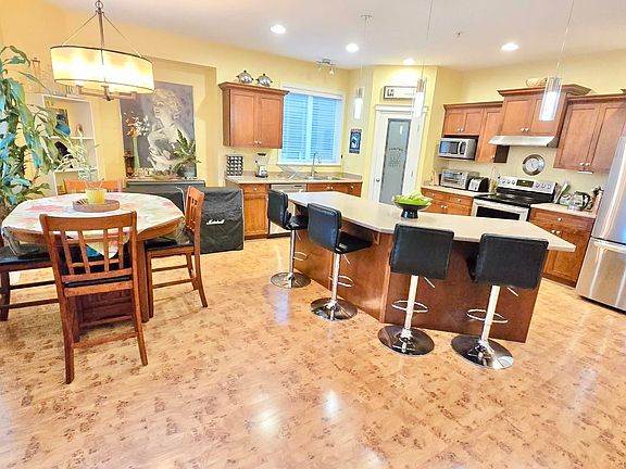 3rd image of 21868 Lougheed Hwy #116