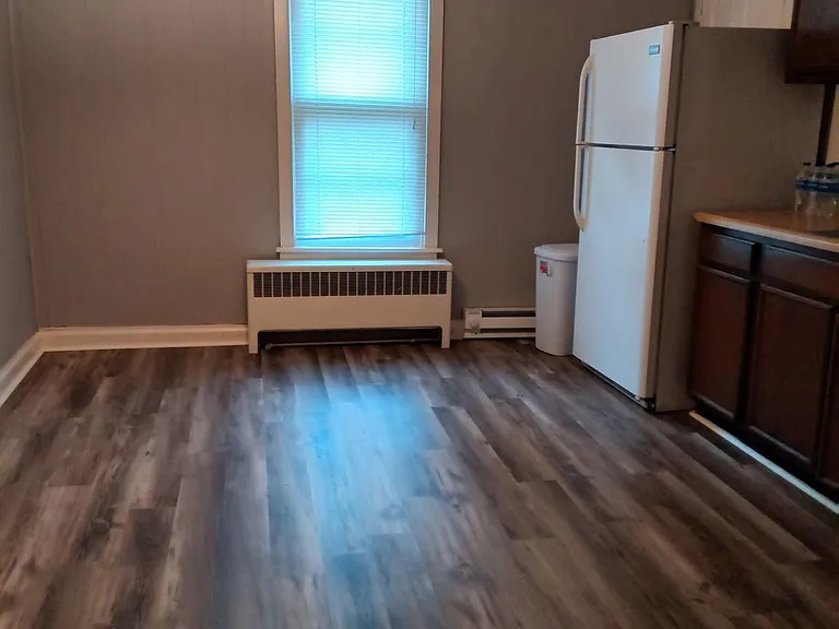 862 Iron Ridge Rd #F — Photo 2