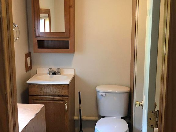 3rd image of 311 W Everett St