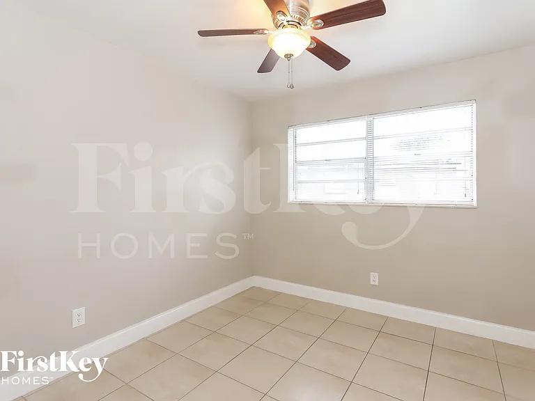 2350 SW 68th Ter — Photo 10