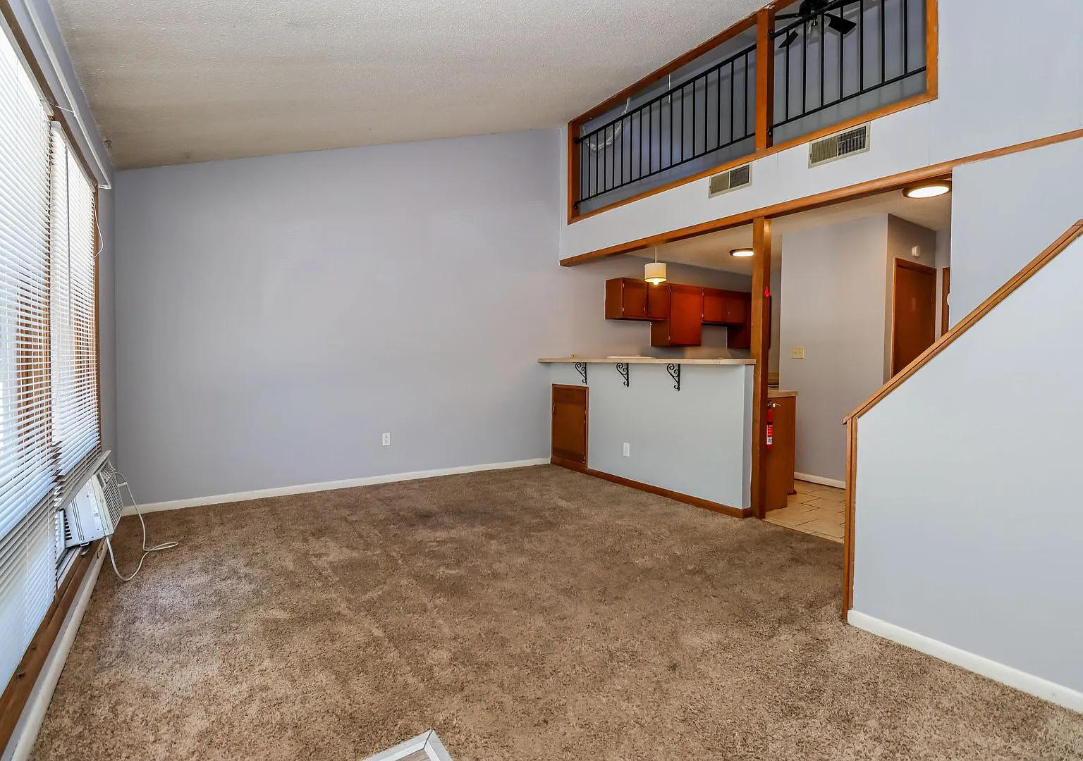 1011 Southpark Dr — Photo 2
