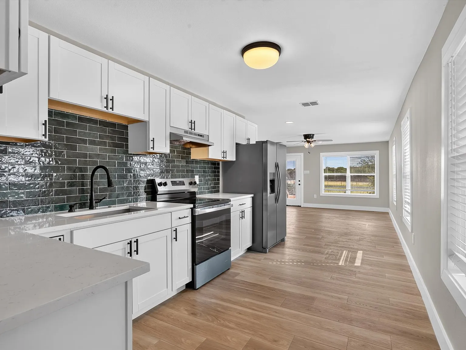 3 bed, $2,300 — Photo 4