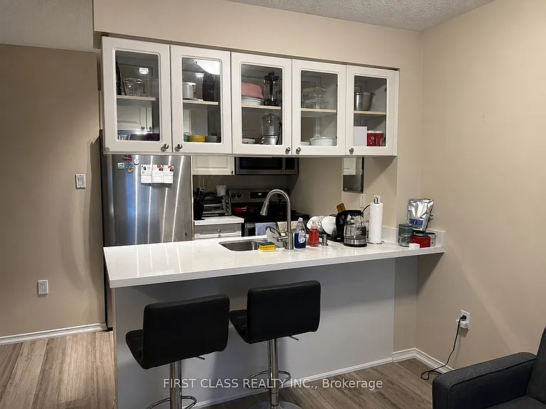 887 Bay St #1001 — Photo 5
