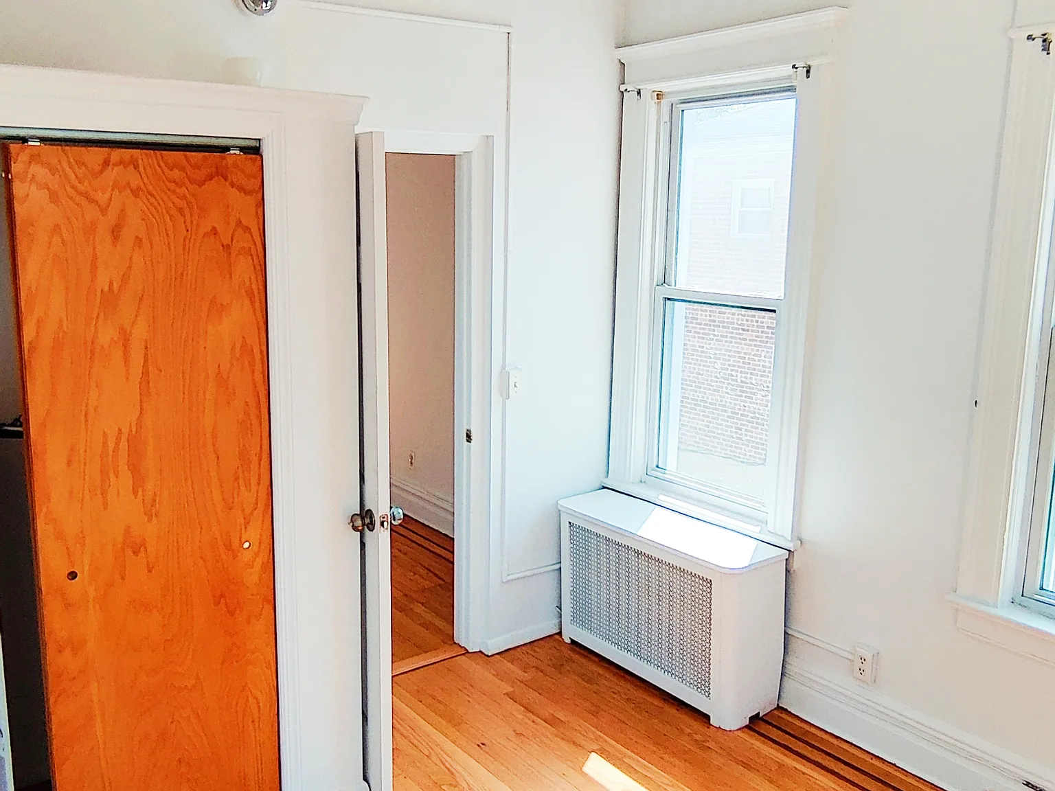 3 bed, 1200 sqft, $3,777 — Photo 3