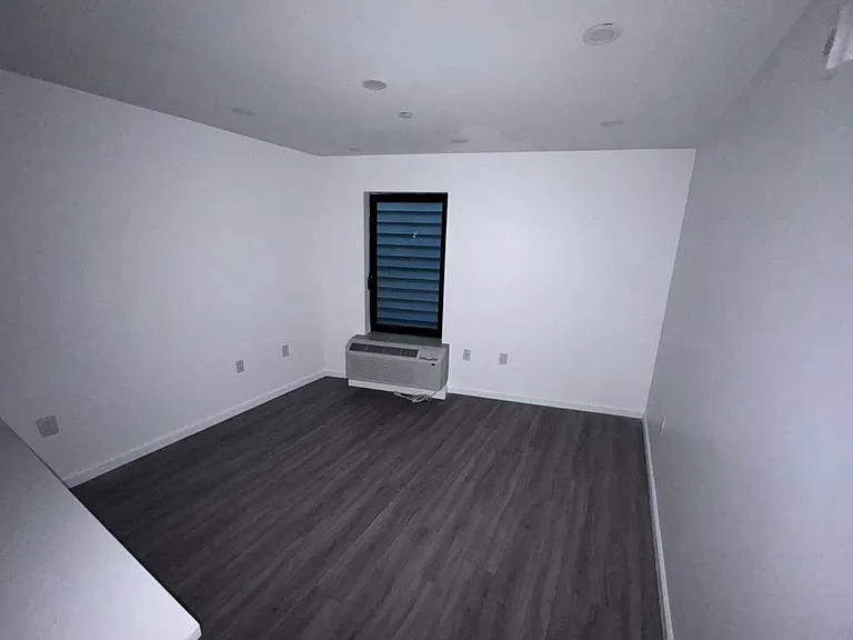 555 Market St #4C — Photo 4