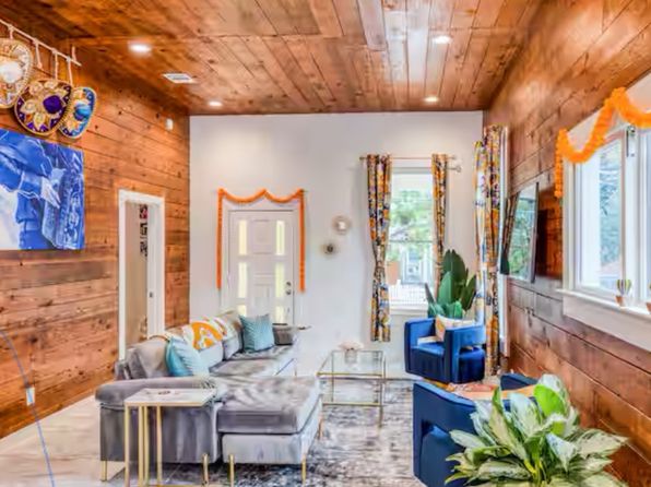 210 E Rische