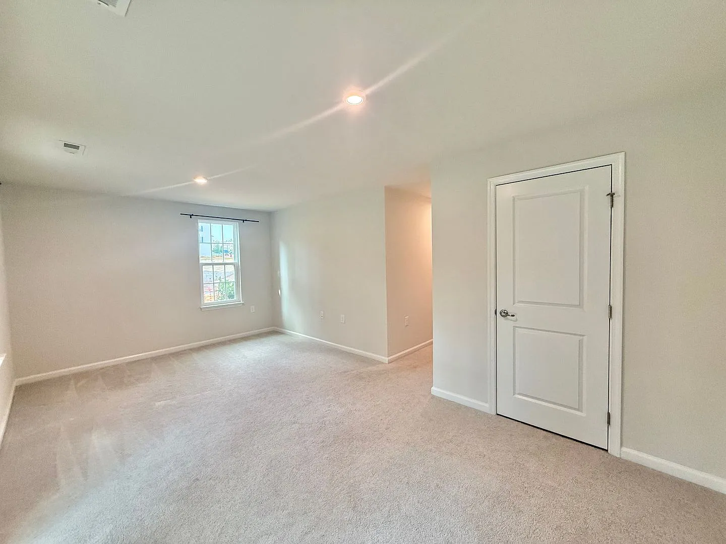 Stunning 3bd, 3.5ba End Unit Durham Townhome In A Great Location Near Rdu, Rtp, Southpoint Mall, ... — Photo 4