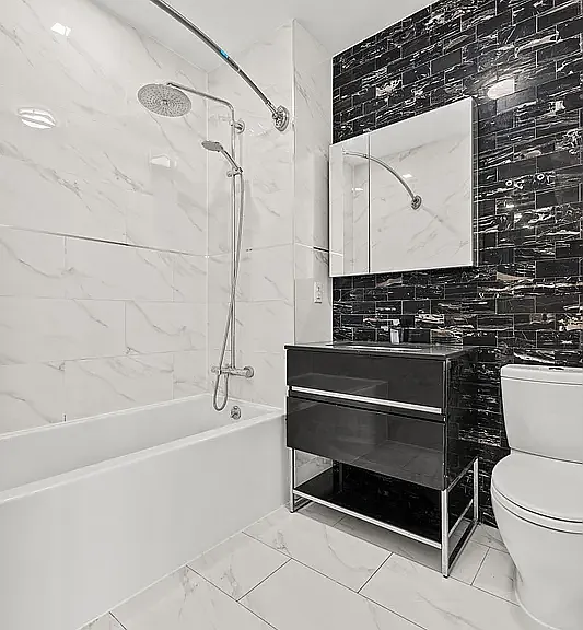 11-12 44th Dr #2A — Photo 7