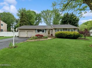 10 Crescent Rd, Holmdel, NJ 07733