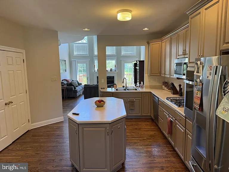 88 Granville Way — Photo 18
