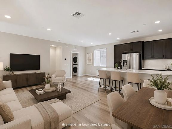 2nd image of 1585 San Alfonso