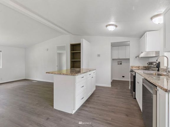 5th image of 3804 Eagle Dr NE