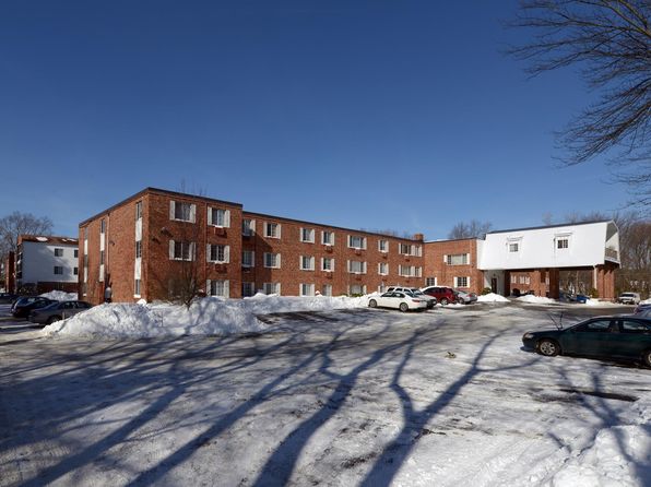 Mansion House, 101 Oaklawn Ave #111-97, Cranston, RI 02920