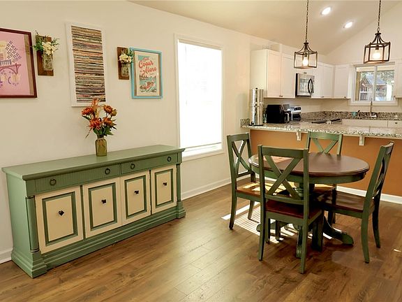 5th image of 117 Phillips St