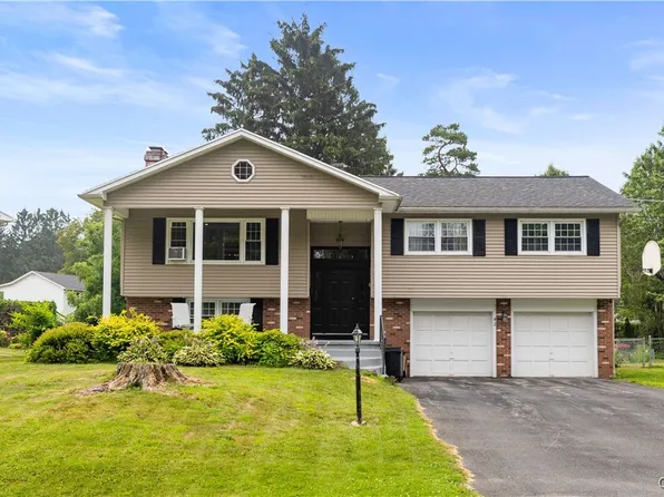 42 Stebbins Dr, Clinton, NY 13323