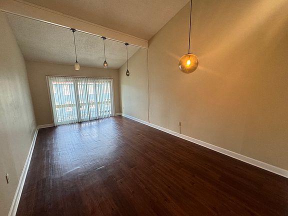 4th image of 2511 S Carrollton Ave APT 303