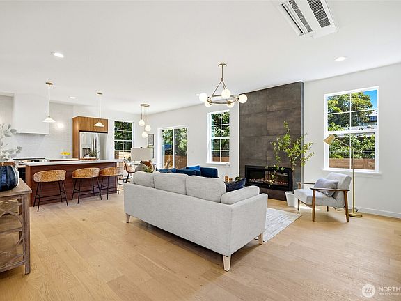 4th image of 5948 18 Avenue SW #2
