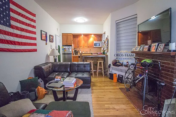 Rented by City Connections Realty | media 2