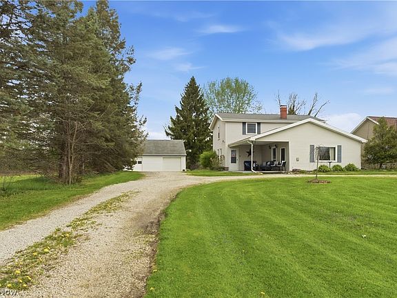 3rd image of 971 Champion Ave E