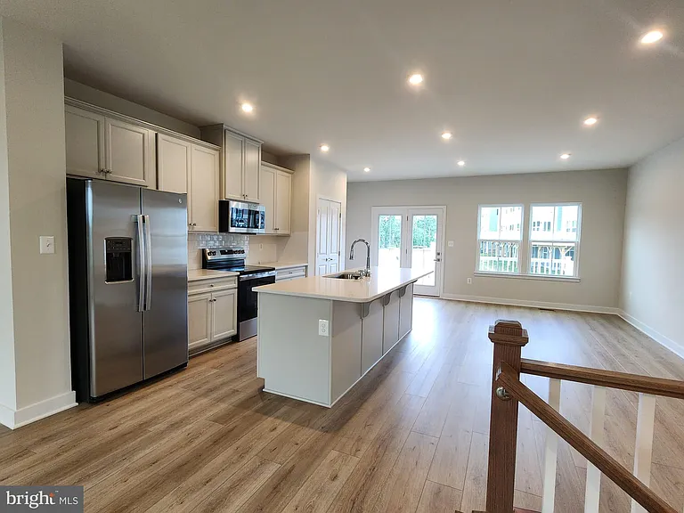 9400 Tanfield Dr — Photo 6