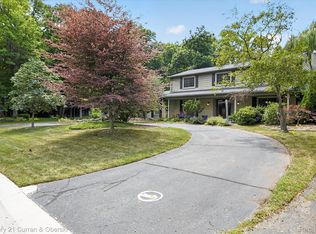 30557 Woodstream Dr, Farmington Hills, MI 48334