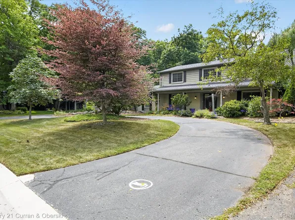 30557 Woodstream Dr, Farmington Hills, MI 48334