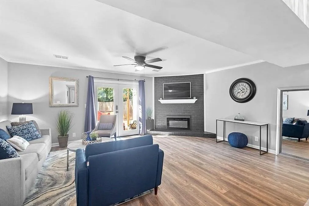 2 bed, 2.5 bath, 1320 sqft, $2,000 — Photo 4