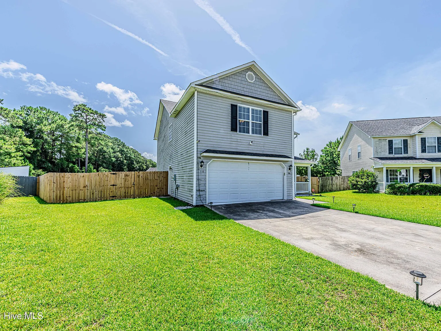 4 bed, 2.5 bath, 2220 sqft, $2,200 — Photo 3