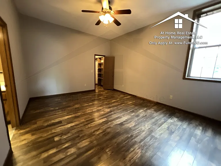 103 E 10th St #2 — Photo 19