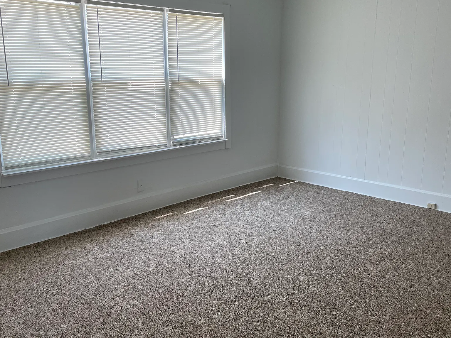 2 bed, 950 sqft, $1,200 — Photo 1