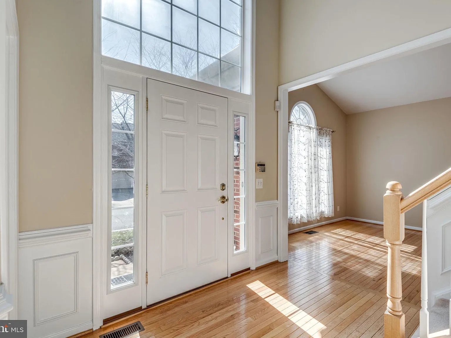 4 bed, 3.5 bath, 3236 sqft, $4,500 — Photo 2