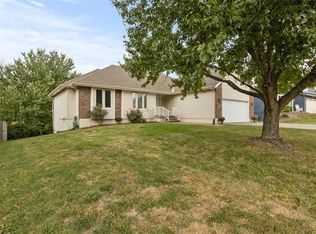 614 Meadow Ln, Raymore, MO 64083