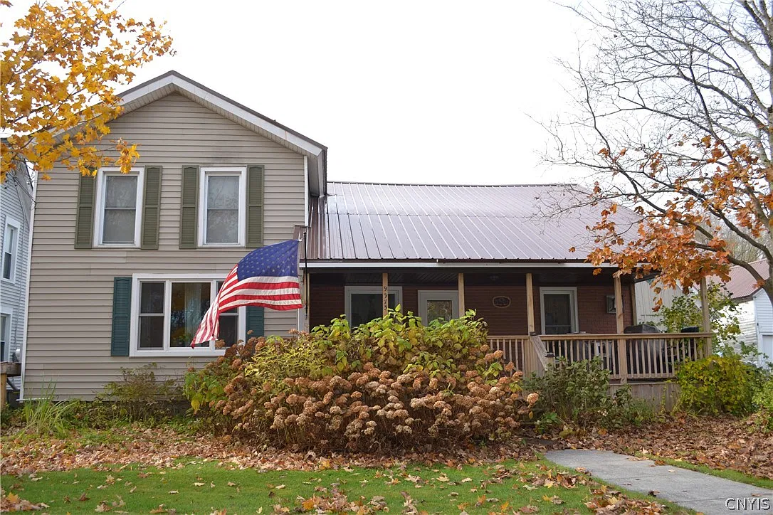 3 bed, 2.0 bath, 2184 sqft, $1,700 — Photo 1