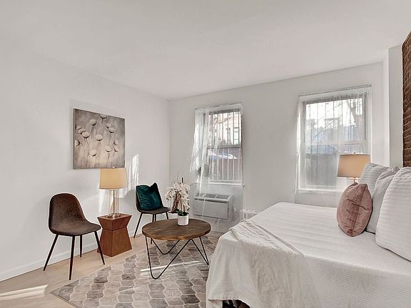 2nd image of 140 W 74th St APT 1A