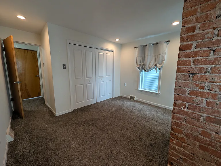 2nd floor: bedroom 2