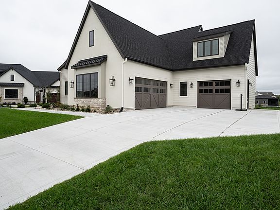 3rd image of 18270 Valleyview Cir
