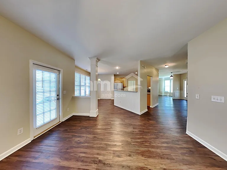 2923 Villa Lake Dr — Photo 8