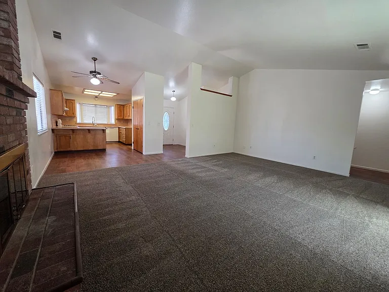 1846 N Selina Ct — Photo 7
