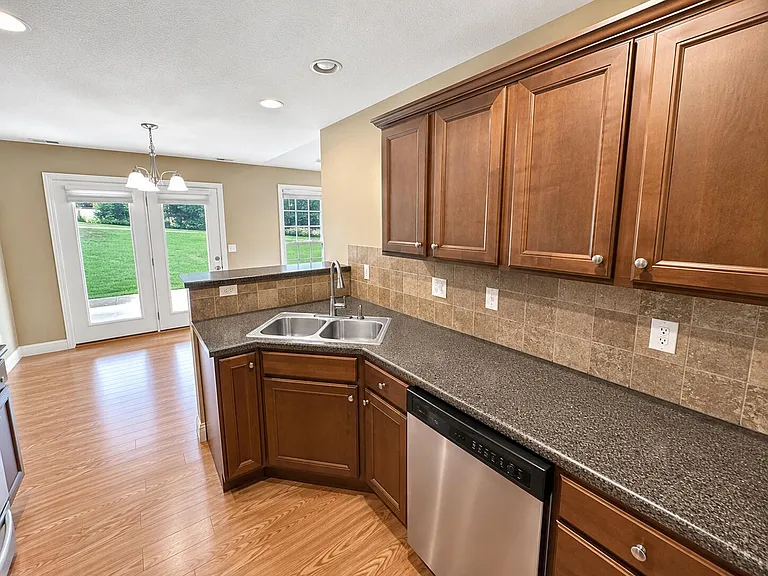 4500 Weybridge Dr — Photo 7