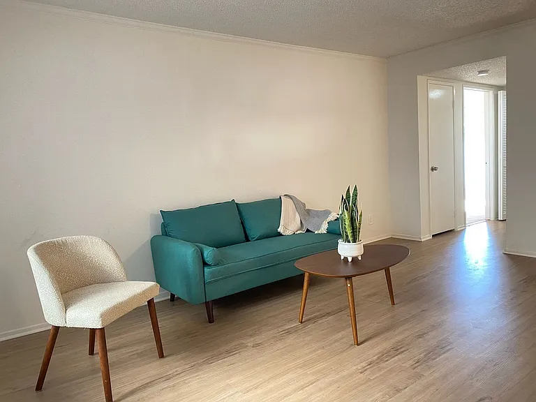 Farmdale Court Apartments — Photo 15