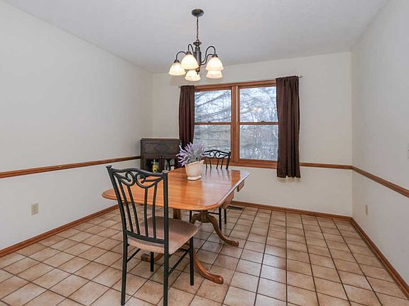 5th image of 8250 Valleywood Ln