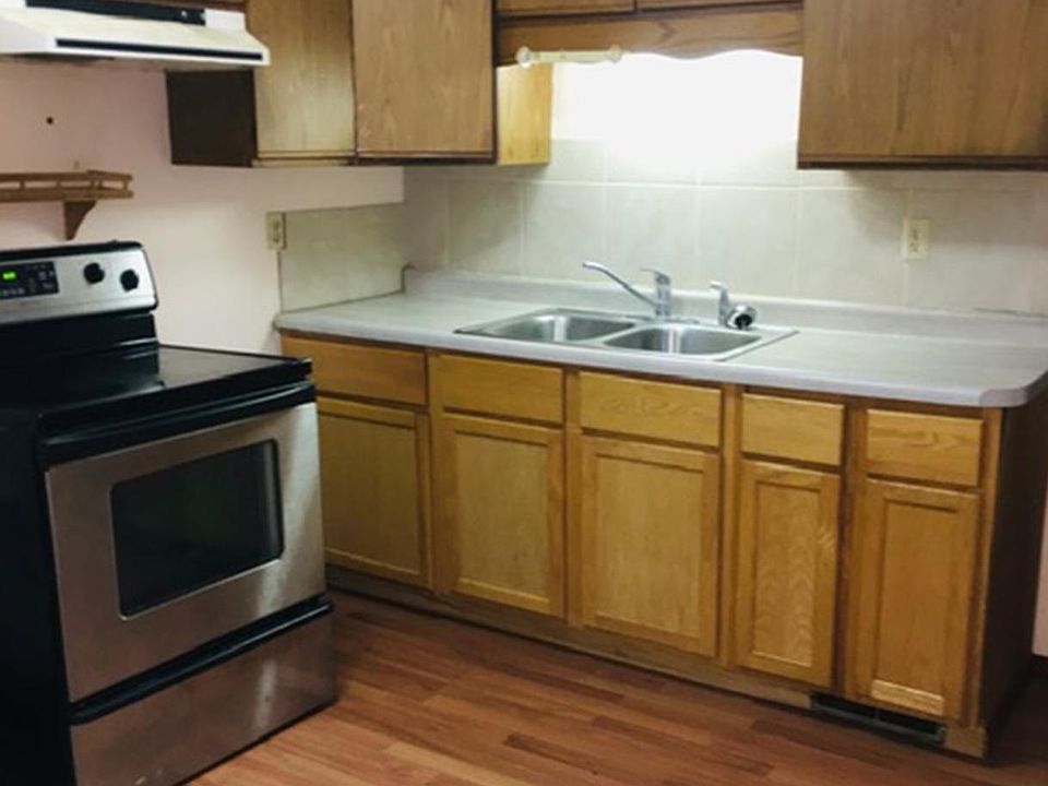 1st image of 877 Fry St #2