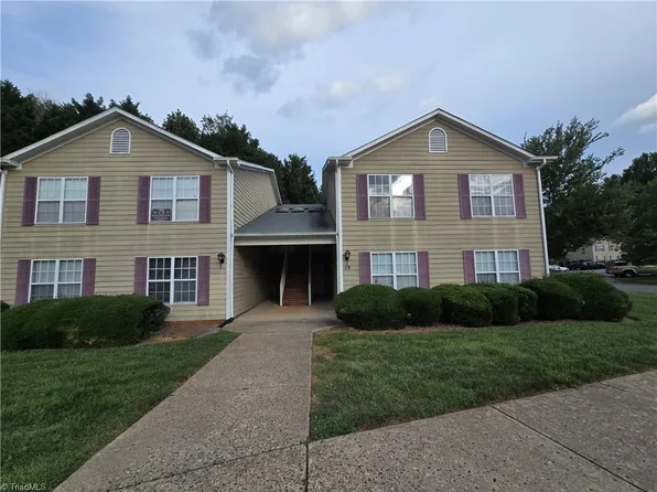 19 Meadowood Glen Way APT D, Greensboro, NC 27409